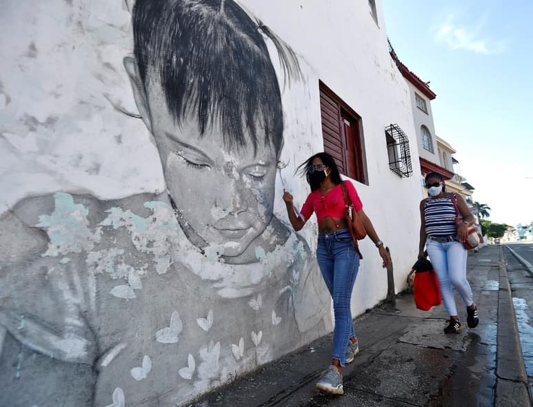 Cuba abrió esta semana con 50 nuevos contagios de COVID-19 el lunes y una persona fallecida, para un acumulado de 5,141 personas diagnosticadas con la enfermedad y 116 decesos desde que se declaró la pandemia en la isla caribeña hace seis meses. (ARCHIVO)