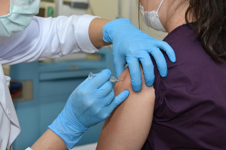 La Organización Mundial de la Salud (OMS) anunció hoy la lista inicial de 156 países que se han unido a la red COVAX para el desarrollo, producción y distribución equitativo de la vacuna contra la COVID-19 cuando ésta sea descubierta, en la que sin embargo brillan por su ausencia China y Estados Unidos. (ARCHIVO)