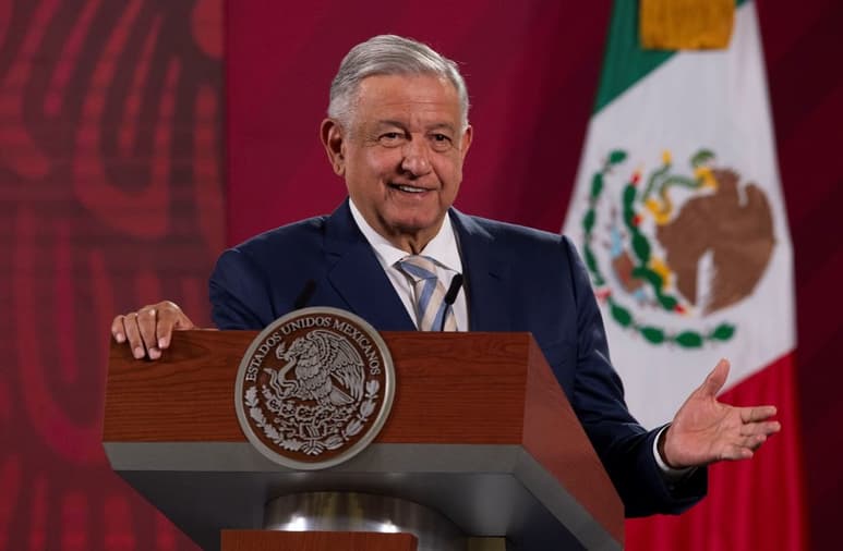 En su cuenta de Twitter, Obrador señaló que se realizó un diálogo respetuoso con el CEO de Coca Cola. (ARCHIVO)