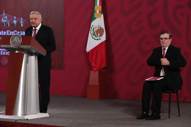 'No, descarto esa opción, esa posibilidad, tenemos finanzas públicas sanas no habría necesidad de endeudarnos, nos está ayudando también el que se está apreciando el peso', dijo el presidente. (ARCHIVO)