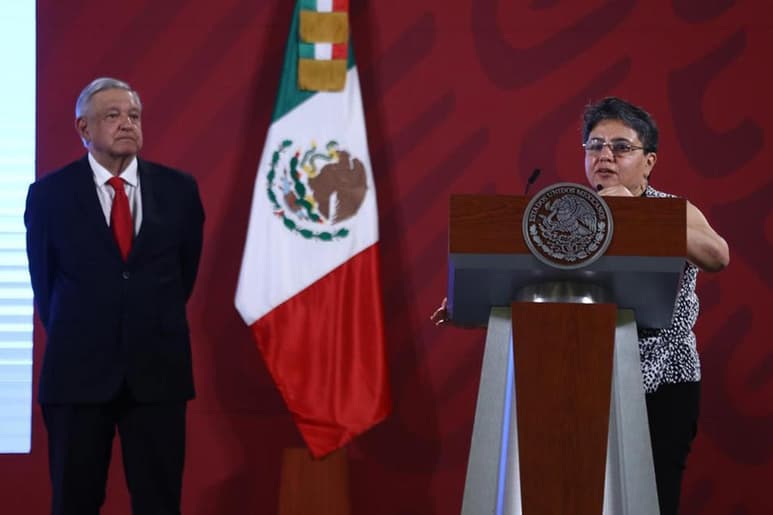 Buenrostro también destacó la persecución contra empresas de emisión de facturas que 'simulan operaciones para inventar su gasto, disminuir los ingresos y pagar menos impuestos'. (EL UNIVERSAL)