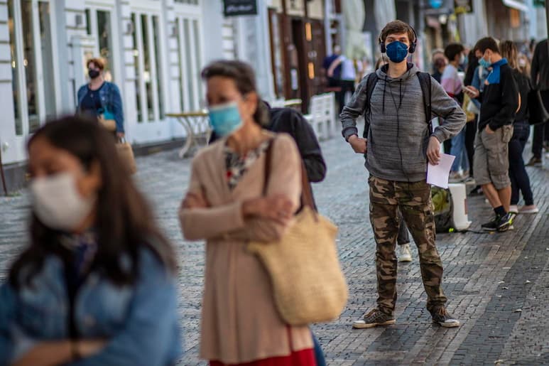 Un estudio de científicos en Francia advierte de que Europa sufrirá una segunda ola de coronavirus entre julio de 2020 y enero de 2021. (ARCHIVO)