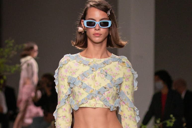 Incondicionales de Milán como Giorgio Armani, Versace y Prada, que presentará la primera colaboración entre Miuccia Prada y Raf Simons, optaron por ofrecer shows virtuales. (Especial) 
