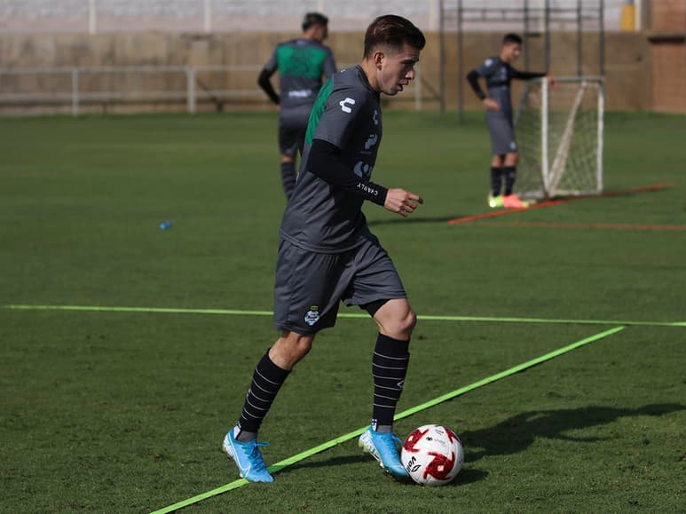 Se ha afianzado como titular en la lateral izquierda.