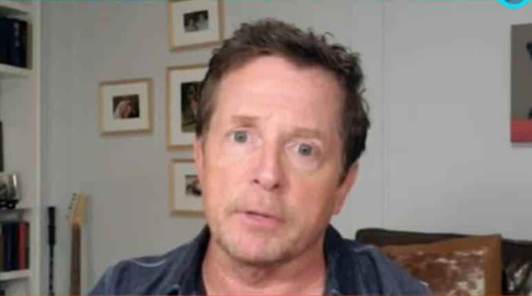 En junio de este año, el actor Michael J. Fox cumplió 59 años de edad, de los cuales 30 ha padecido la enfermedad de Parkinson que le detectaron aún siendo joven, por ello en estas décadas ha buscado junto a su equipo de investigación la cura para este padecimiento que afecta a más de siete millones de personas en el mundo. (ESPECIAL)