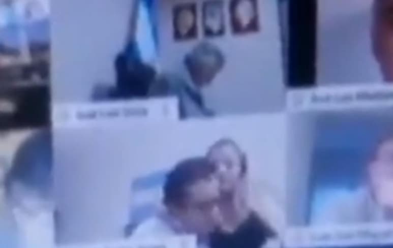 Tras el incidente, el diputado identificado como Juan Emilio Ameri ofreció disculpas por su comportamiento, agregando que no sabía 'que su cámara estaba prendida' (CAPTURA)  