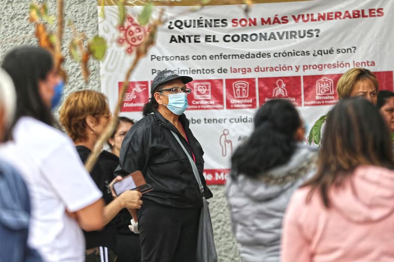 El que el estado de Durango pase a semáforo amarillo a partir de la próxima semana, como lo diera a conocer el Gobierno Federal y Estatal, no quiere decir que las medidas deban relajarse, explicó el secretario de Salud en la entidad, Sergio González Romero, quien detalló que el riesgo de contagio por COVID-19 es ligeramente menor. (ARCHIVO)