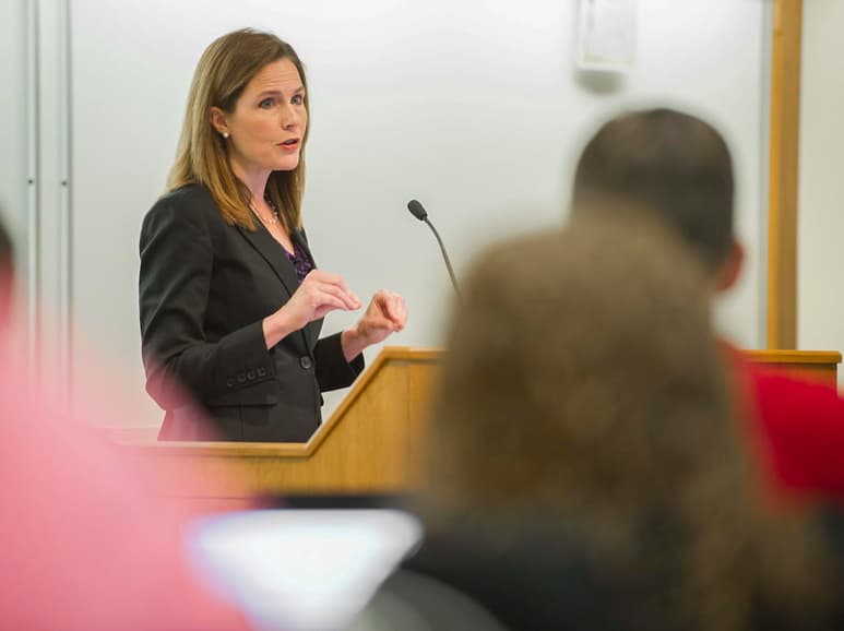 El presidente de Estados Unidos, Donald Trump, nominará mañana, sábado, a la jueza conservadora Amy Coney Barrett para cubrir la vacante dejada en el Tribunal Supremo por el fallecimiento hace una semana de la magistrada progresista Ruth Bader Ginsburg, informaron este viernes medios de comunicación. (ARCHIVO)
