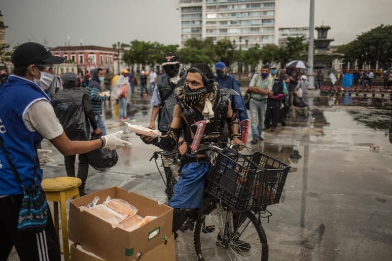 Guatemala sumó este sábado 27 personas fallecidas y 824 nuevos contagios de COVID-19, con 4,562 pruebas realizadas, según la actualización de las últimas 24 horas del Ministerio de Salud Pública y Asistencia Social. (ARCHIVO)