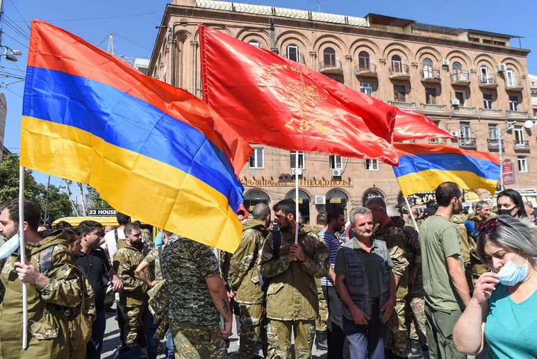 El presidente del Consejo Europeo, Charles Michel, instó este domingo a Armenia y Azerbaiyán a parar toda hostilidad militar y volver a unas negociaciones 'sin precondiciones' sobre la zona en conflicto de Nagorno Karabaj. (EFE)
