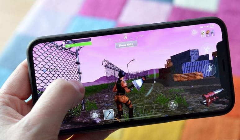 Fortnite fue bajado de la App Store debido a que violó las condiciones de la tienda de Apple. Sin embargo, quienes ya tenían el videojuego descargado podían seguir utilizándolo. Lo que ahora se están preguntando los usuarios es ¿si actualizo a iOS 14 perderé el juego? La respuesta es sí. (ESPECIAL)