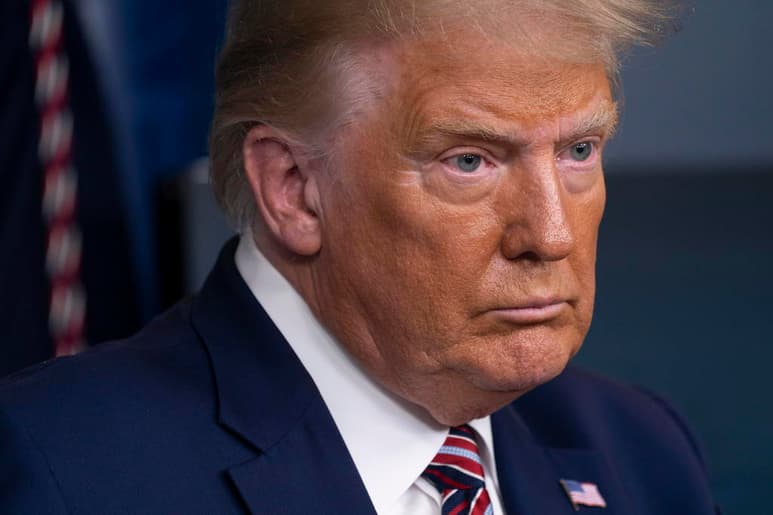 La extensa exclusiva del diario The New York Times detalla 18 años de ingresos, gastos e impuestos del presidente estadounidense, Donald Trump, en las que no aportó nada al fisco en impuestos federales durante 11 años y solo pagó 750 dólares en sus primeros dos años en la Casa Blanca. (ARHCIVO)