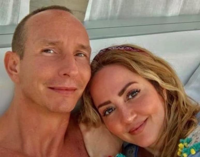 Durante el formato 'En entrevista con Yordi', la conductora recordó que su noviazgo no fue tan fácil, ya que la mamá de Andrea consideraba a Erik como un joven que vivía en la fiesta, y que no era lo que su hija necesitaba, pero lo cierto es que la pareja pronto se dio cuenta de que eran el uno para el otro. (Especial)
