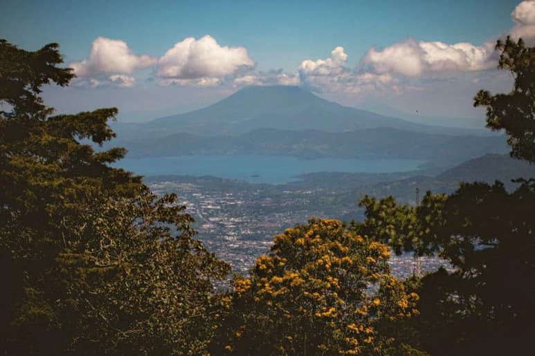 La erupción del volcán Ilopango (El Salvador) sacudió a la civilización Maya hace 1,590 años. (ESPECIAL)