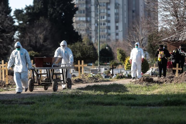 Los muertos por COVID-19 confirmados por la Organización Mundial de la Salud (OMS) han superado hoy la barrera del millón. (ARCHIVO)