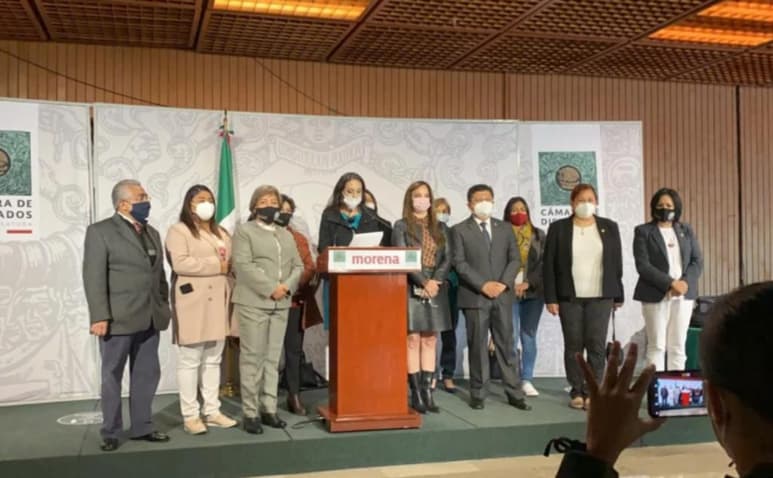 Este miércoles subieron de 29 a 37 los diputados federales de Morena que le exigieron a su coordinador parlamentario y aspirante a la dirigencia nacional de su partido, Mario Delgado, a que transparente el informe de los más de 444 millones de pesos que ha recibido su fracción en los dos primero años de la 64 Legislatura.
(ESPECIAL)