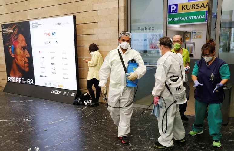 El Ministerio español de Sanidad notificó este miércoles 11,016 nuevos casos de coronavirus, un 43.6 % de ellos en Madrid, con lo que la cifra total de contagios desde el inicio de la pandemia asciende en España a 769,188 y las muertes a 31,791, con 177 fallecidos más. (ARCHIVO)