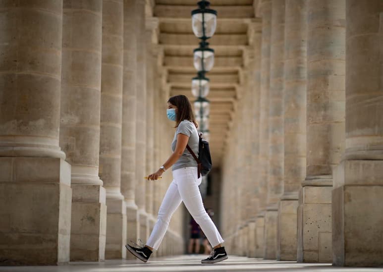 El número de contagios por coronavirus en Francia volvió a superar el umbral de los 12,000 en 24 horas, anunciaron este miércoles las autoridades sanitarias, que notificaron la muerte de 64 personas. (ARCHIVO)