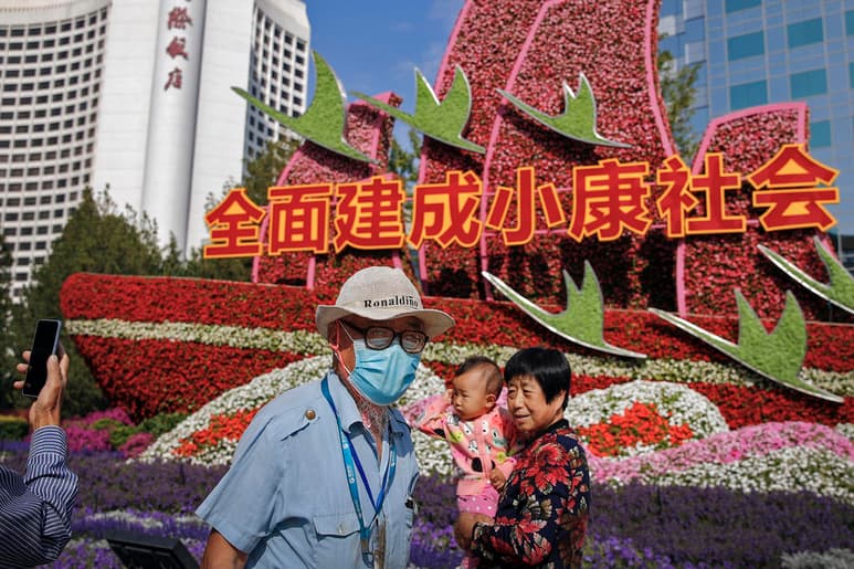 La Comisión Nacional de Sanidad de China informó hoy de que el país asiático registró 11 nuevos casos de COVID-19 entre viajeros procedentes del extranjero este miércoles. (ARCHIVO)