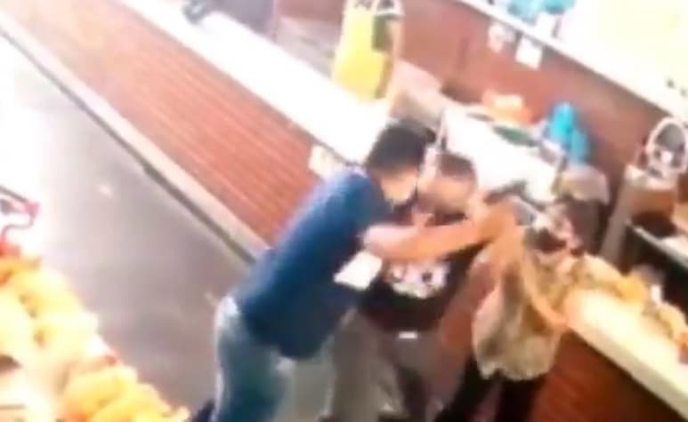 Al parecer la pareja había acudido antes al banco a retirar el dinero de su pensión (CAPTURA)