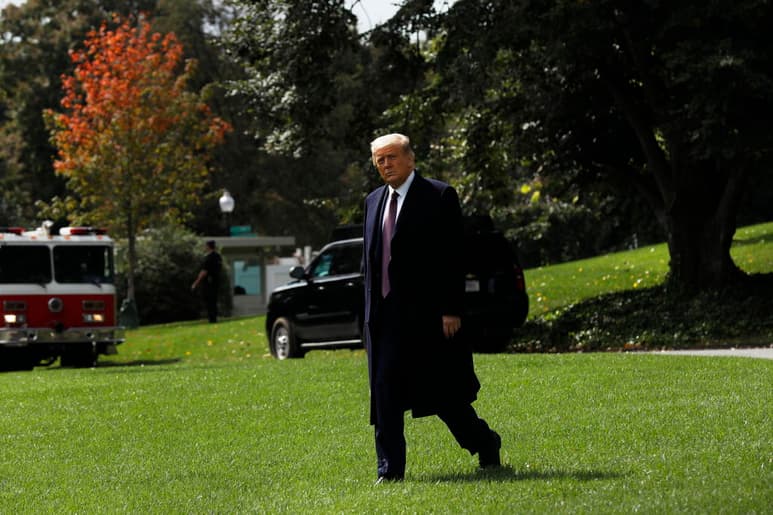 Las grandes pérdidas que reporta Donald Trump en sus declaraciones impositivas se deben en parte a las enormes deducciones que hizo antes y después de llegar a la presidencia. (EFE) 