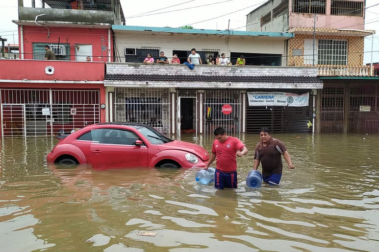 La presa Peñitas se encuentra ubicada en el cauce del río Grijalva, en el municipio de Ostuacán, Chiapas.