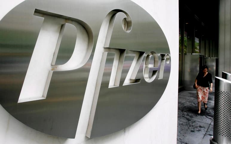 Albert Bourla, director general de Pfizer, dijo el jueves que la compañía está avanzando 'a la velocidad de la ciencia'. (ARCHIVO)