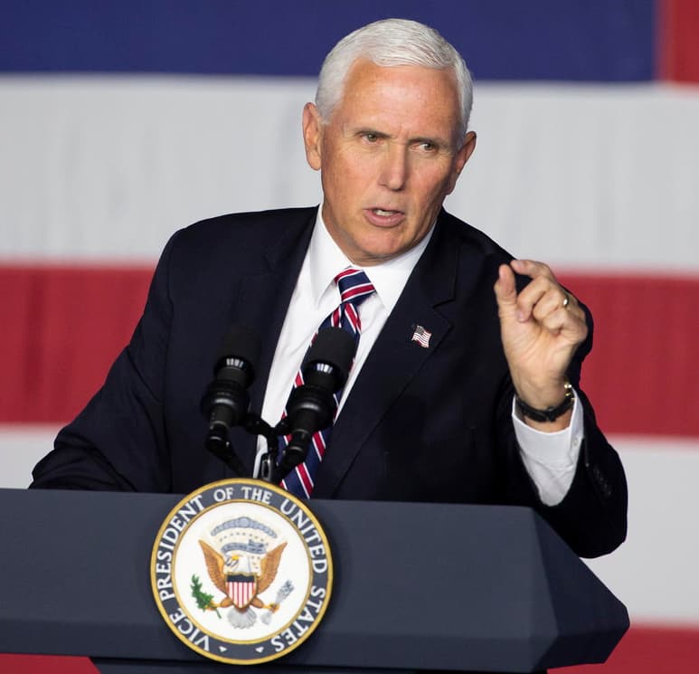 El secretario de prensa de Pence, Devin O'Malley, dijo que el vicepresidente se sometió a una prueba de COVID-19 esta mañana y que tanto él como su esposa habían dado negativo.
(ARCHIVO)