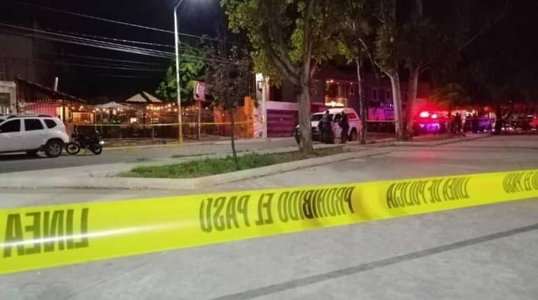 Delito. Este es el exterior en donde se encuentra el bar en el que fueron atacados los policías.