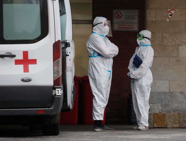 En la última jornada se reportaron más de 294,000 casos en el mundo, así como 4,526 muertes.
(EFE)
