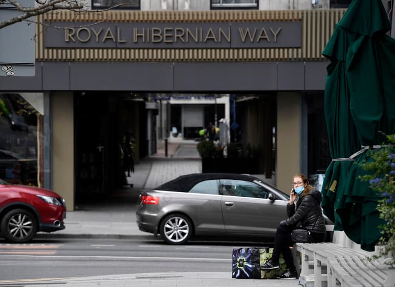 El Gobierno irlandés decidió hoy situar a todo el país en el nivel 3 del plan de convivencia con la COVID-19, desde el nivel dos actual, pero ha rechazado, por primera vez, la recomendación de los expertos sanitarios para elevarlo hasta el más alto, el cinco. (ARCHIVO)
