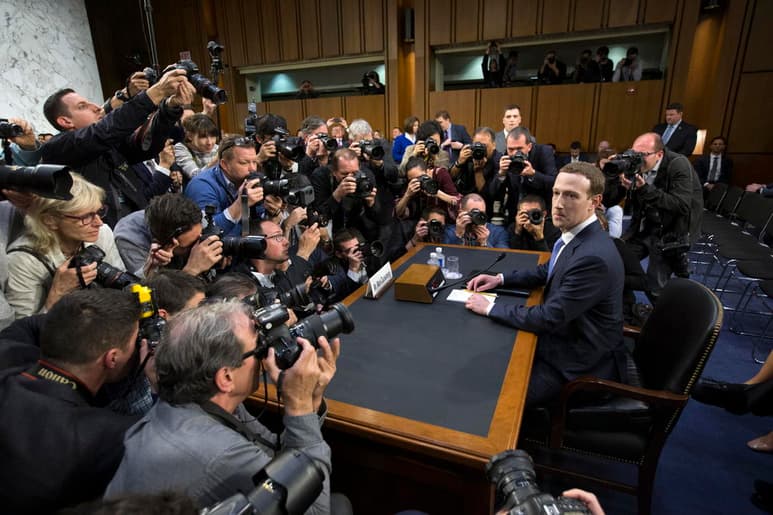 Los directores generales de Facebook, Google y Twitter tienen programada una comparecencia en el Senado de Estados Unidos para el 28 de octubre en torno al control que tienen las compañías sobre el discurso de odio y la información falsa en sus plataformas. (ARCHIVO)