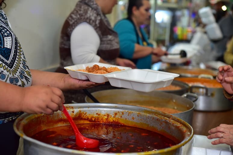Autoridades lanzaron un llamado a quienes preparan los alimentos a tomar precauciones. (EL SIGLO DE TORREÓN)
