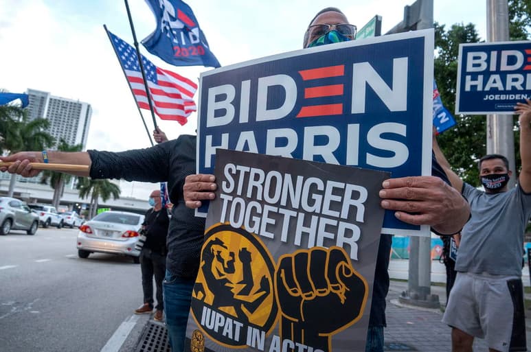 El gobernador de Florida, Ron DeSantis, extendió el martes el plazo para el registro de votantes después de que el sistema estatal de inscripciones por internet colapsó. (ARCHIVO) 