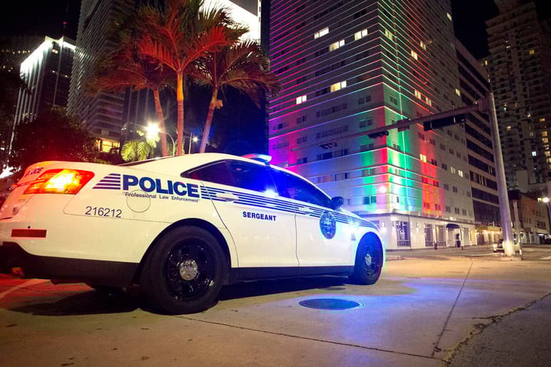 Un hombre de Florida fue arrestado por amenazar con un arma de asalto a un censista que había ido a su casa para el actual recuento nacional de todos los residentes de Estados Unidos. (ARCHIVO)