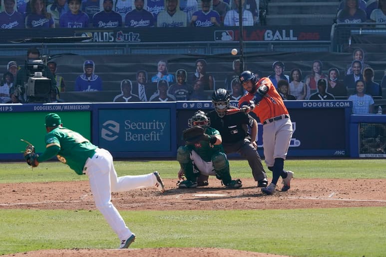 George Springer conectó dos cuadrangulares en la victoria de los Astros de Houston 5-2 sobre los Atléticos de Oakland. (AP)