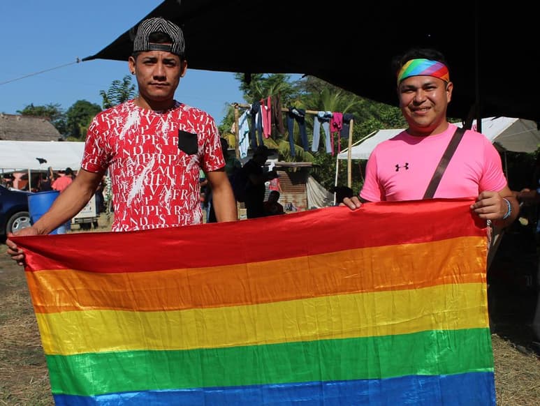 La violencia, discriminación y falta de protección de los gobiernos de Guatemala, Honduras y El Salvador hacia miembros de la comunidad LGBT los está llevando a migrar sin garantías de que fuera de sus países logren protección, denunció Human Rights Watch el miércoles. (ARCHIVO)