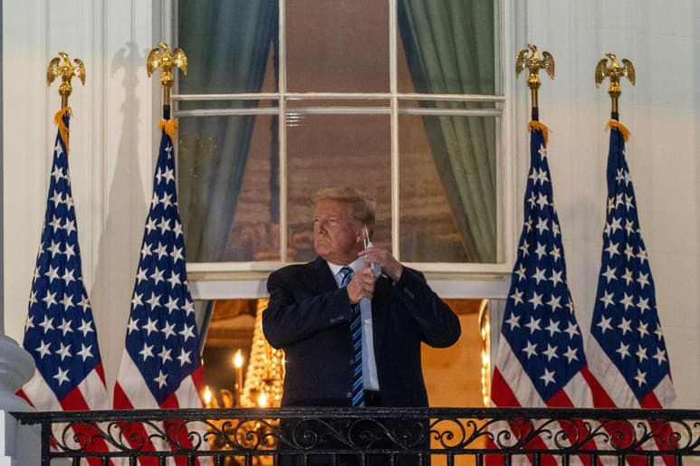 El contagio del coronavirus por parte de Donald Trump cambia radicalmente la dinámica de su campaña en pos de la reelección: Representa un severo traspié a solo cuatro semanas de la votación y pone a su equipo en la difícil misión de ver cómo maneja las presentaciones de un presidente infectado. (ARCHIVO)