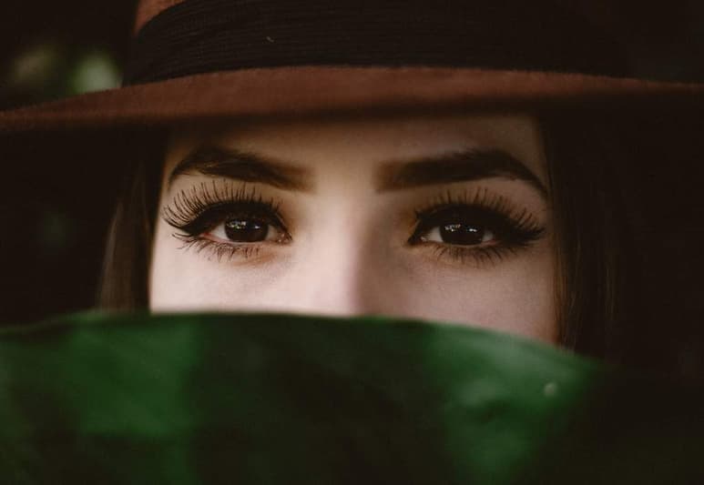 Las pestañas son la parte que hacen la diferencia en el rostro cuando se aplica maquillaje, incluso podríamos depende de ellas llevar una mirada de impacto.
(ESPECIAL)