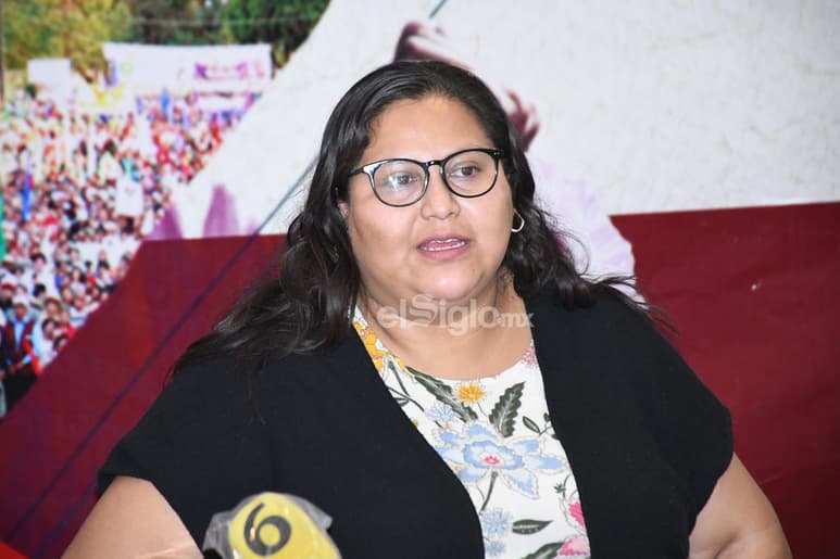 En su visita a La Laguna para reunirse esta mañana con militantes y simpatizantes, la senadora con licencia dijo que en plena pandemia por el COVID-19 y crisis económica, el Gobierno federal necesita reasignar el presupuesto público pero que ello no significa que se dejará de apoyar a los distintos rubros a los que se destinaban los 109 fideicomisos, propuesta que avaló en lo general y por mayoría la Cámara de Diputados y que será discutido por el Senado.
(FERNANDO COMPEÁN)