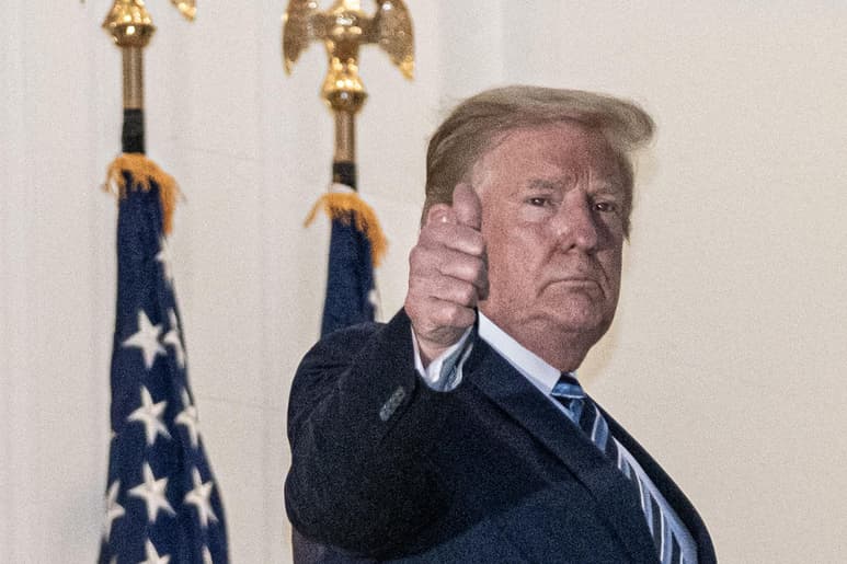 El presidente estadounidense Donald Trump dijo hoy que haberse contagiado de coronavirus es una 'bendición de Dios', y aseguró que buscará que todos los estadounidenses enfermos, en particular los mayores, reciban el tratamiento que él recibió, y que lo hizo sentir bien 'de inmediato'. (ARCHIVO)