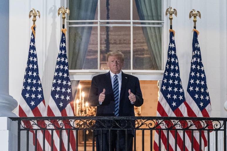 El presidente de Estados Unidos, Donald Trump, confirmó que este viernes volverá a la campaña electoral pese a haber contraído la COVID-19, con un mitin virtual por la radio. (EFE)
