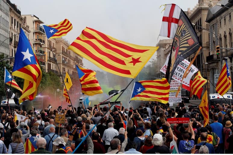El rey Felipe no se refirió específicamente a las protestas cuando habló en el evento de los premios, pero sí hizo un llamado a la unidad a fin de fomentar estabilidad para los negocios. (EFE)
