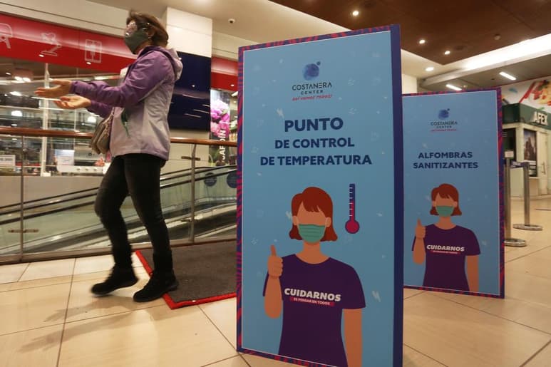 Las autoridades indicaron en el reporte diario sobre el estado de la pandemia que la variación de nuevos casos confirmados a nivel nacional disminuyó un 12 % para los últimos siete días. (EFE)