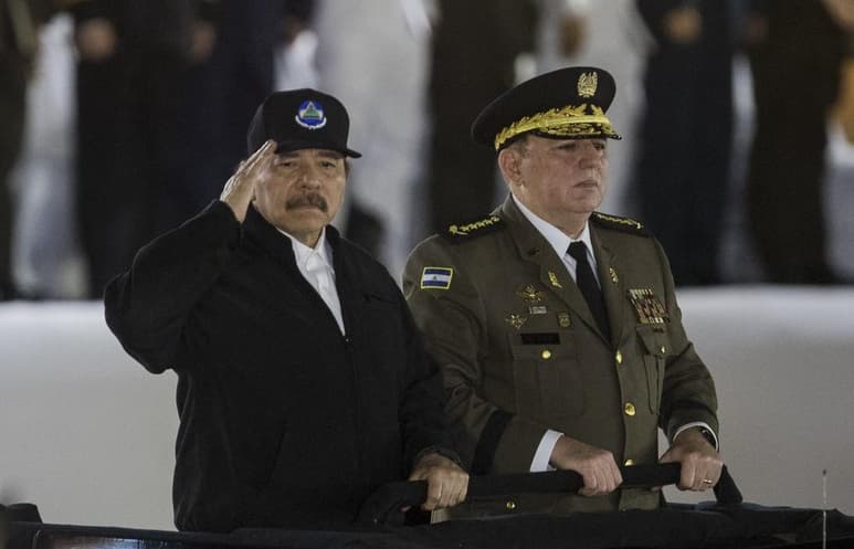 El Gobierno de EUA sancionó este viernes a la fiscal general de Nicaragua, Ana Julia Guido, a Paul Oquist, secretario privado para Políticas Nacionales de la Presidencia de ese país, así como a la Caja Rural Nacional (Caruna) por 'permitir y beneficiarse de las actividades represivas' del Ejecutivo presidido por Daniel Ortega (i). (ARCHIVO) 