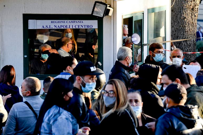 La segunda oleada de la pandemia de COVID-19 prosigue hoy imparable en Europa, en muchos de cuyos países sigue aumentando el número de contagios pese a las medidas de emergencia dictadas por las autoridades de algunos de ellos en las zonas más afectadas. (EFE) 