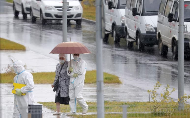 Rusia reportó el viernes más de 12,000 casos nuevos de coronavirus, lo que representa su aumento diario más alto desde el inicio de la pandemia. (EFE) 