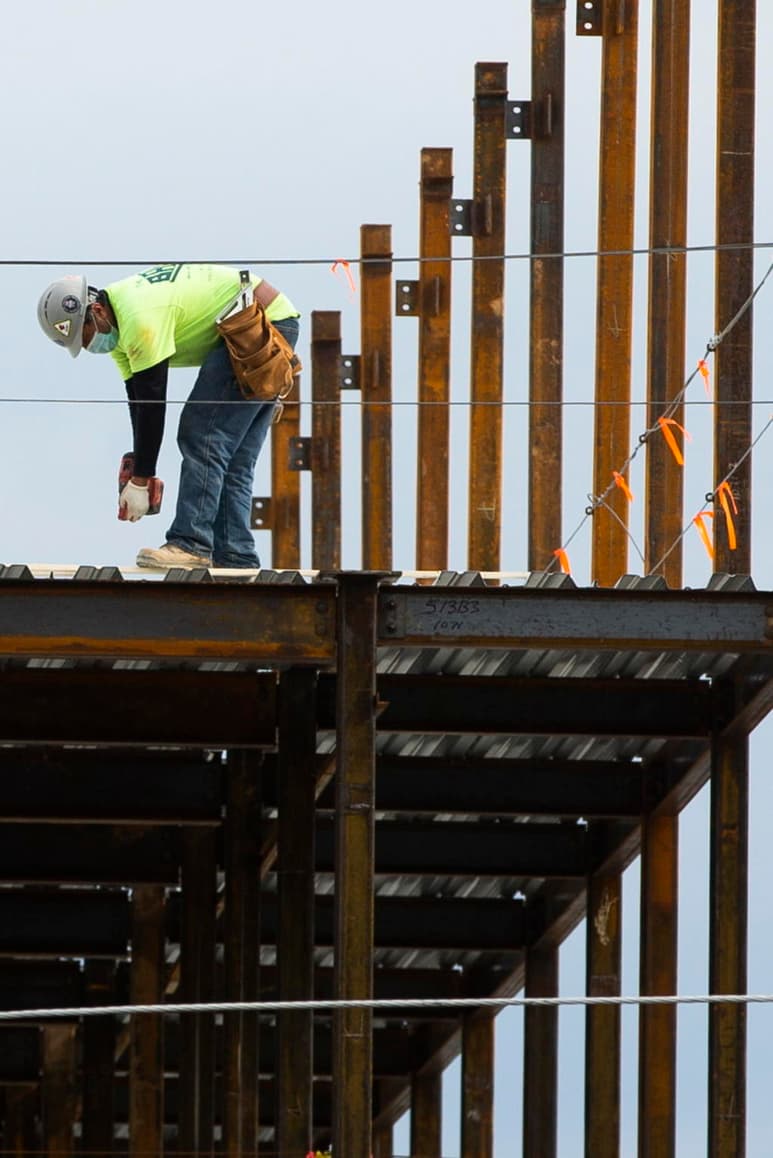 Un total de 5,250 trabajadores murieron en el trabajo en 2018 en Estados Unidos por condiciones laborables 'peligrosas' y otros 95,000 a causa de enfermedades derivadas de su profesión, es decir, 275 empleados al día, según un informe de la AFL-CIO, la principal asociación gremial del país. (ARCHIVO)