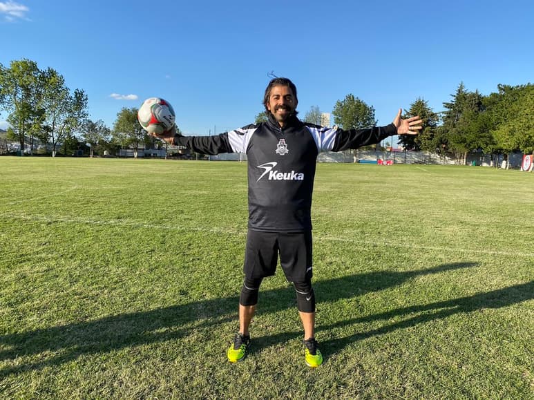 Jorge León, el Abogado Pateador, jugará con el Atlético Capitalino de la Liga de Balompié Mexicano. (CORTESÍA)