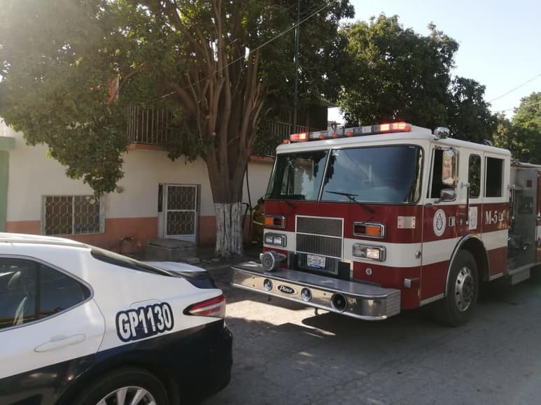 El siniestro se registró cerca de las 17:00 horas del pasado viernes en una vivienda ubicada en el cruce de la calle Güicho Cisneros y avenida Juárez de dicho sector habitacional.
(EL SIGLO DE TORREÓN)
